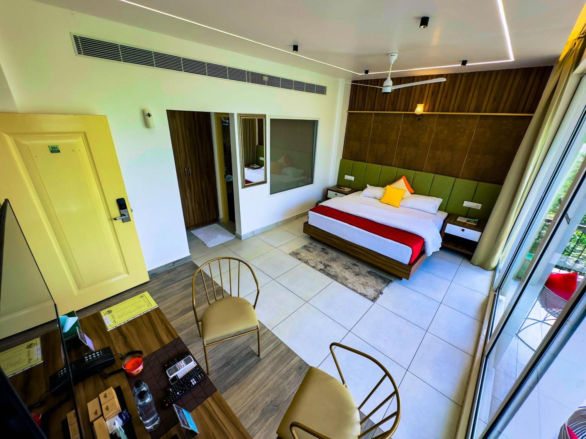 Boulevard Resorts Kakkadampoyil Exterior photo